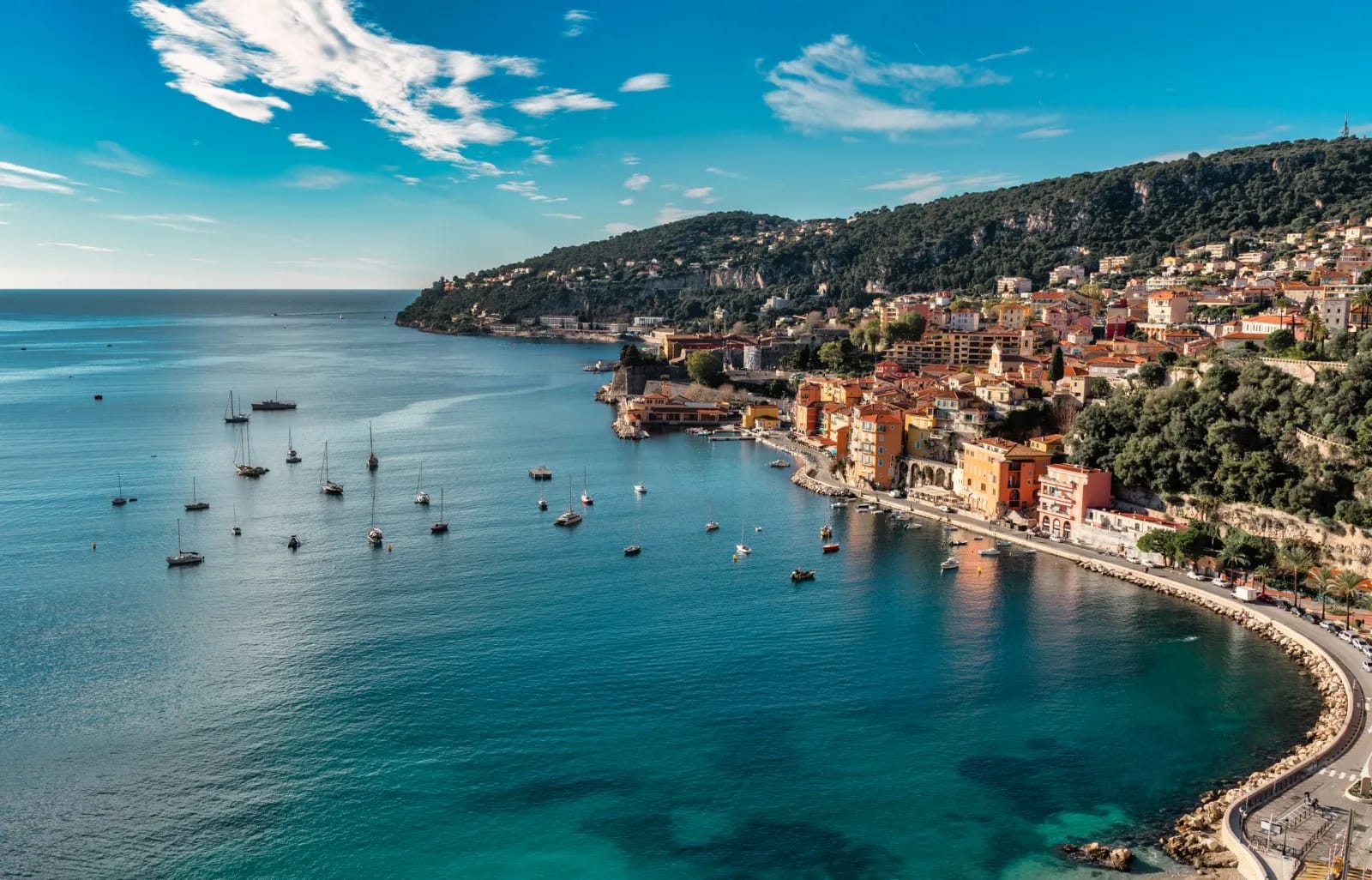 La Promenade des Anglais et la baie de Nice au coucher du soleil